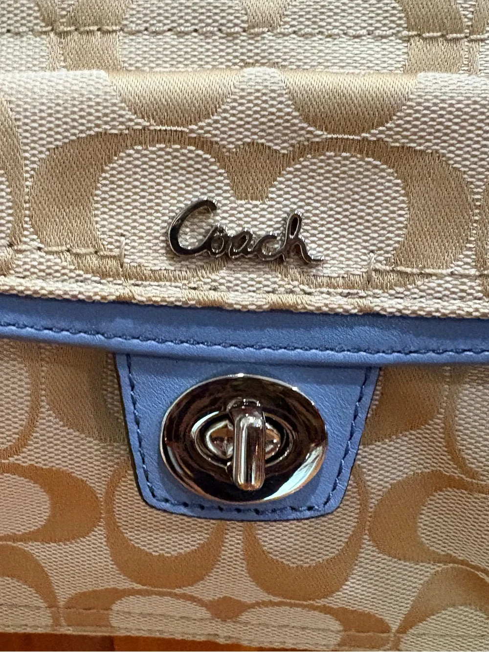 Coach Signature Jacquard Crossbody Bag NWOT – Beige & Periwinkle Blue Turnlock